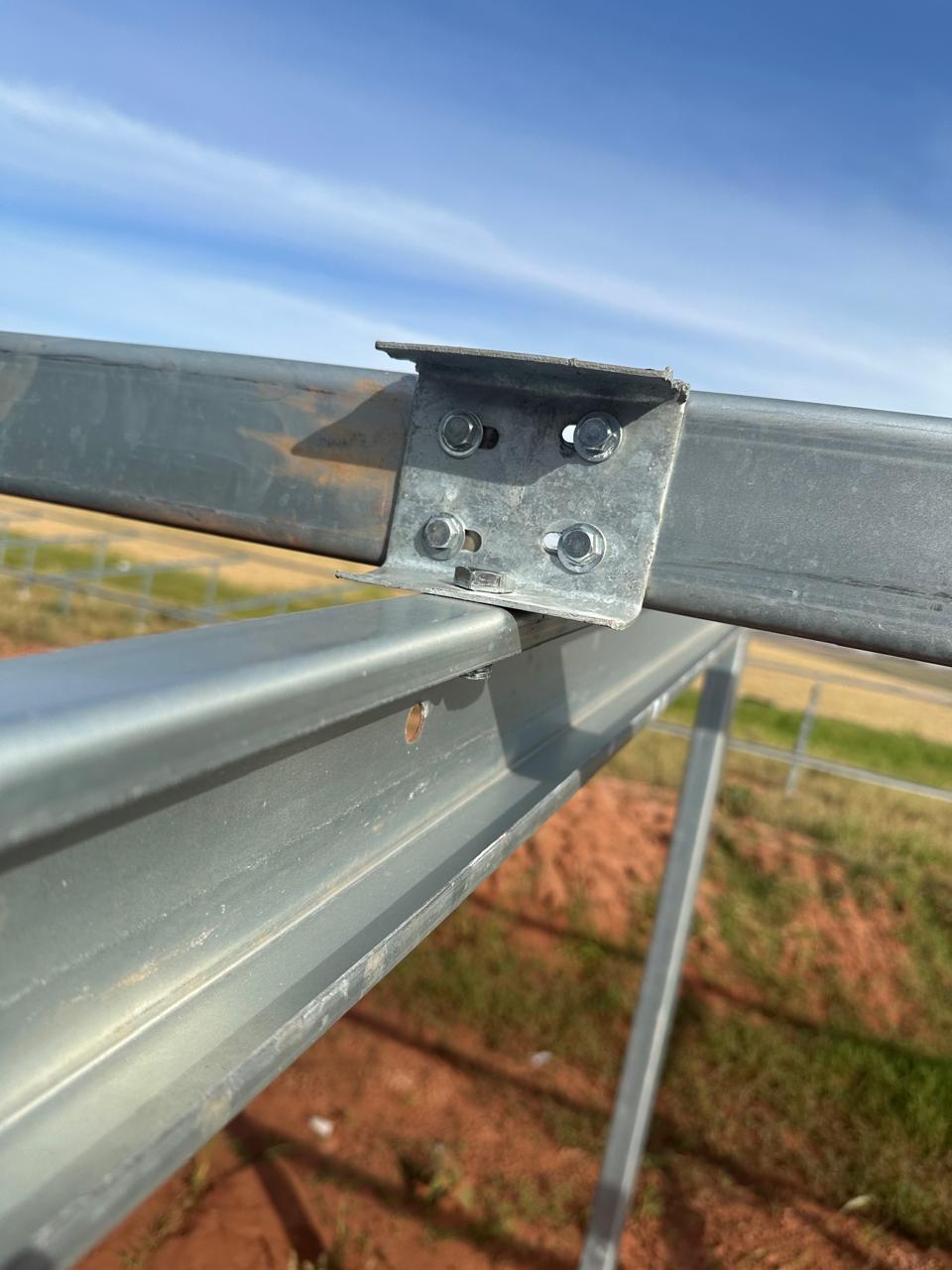 Detalhe de fixação metálica